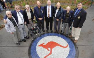 Charlie (centre) with some fellow soldiers