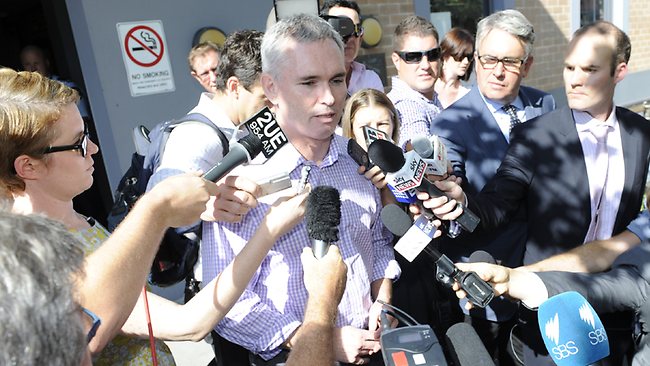 The media pack surround and swarm at their prey